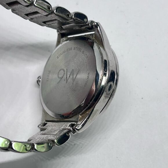 Nine West Silver Tone Minimalist Women’s Analog Watch Working New Battery - Picture 7 of 8